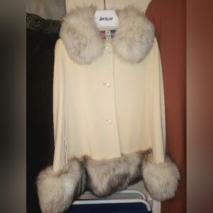 LILLI ANN KNIT Elegant Cream Fur-Trimmed Women's Cape